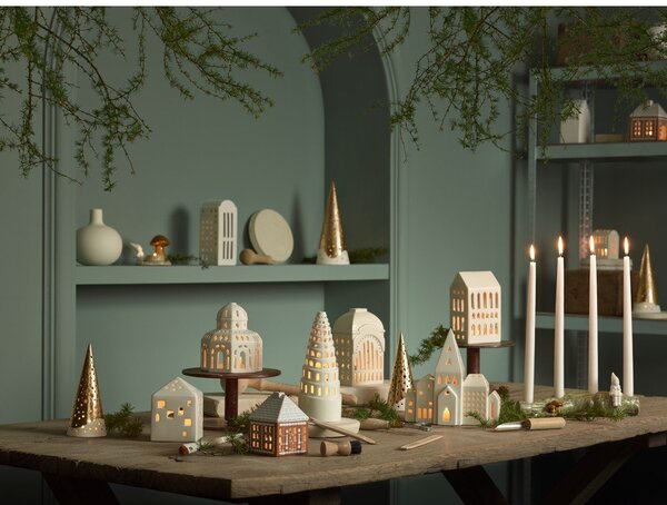Керамичен свещник за чаена свещ Gingerbread Lighthouse – Kähler Design