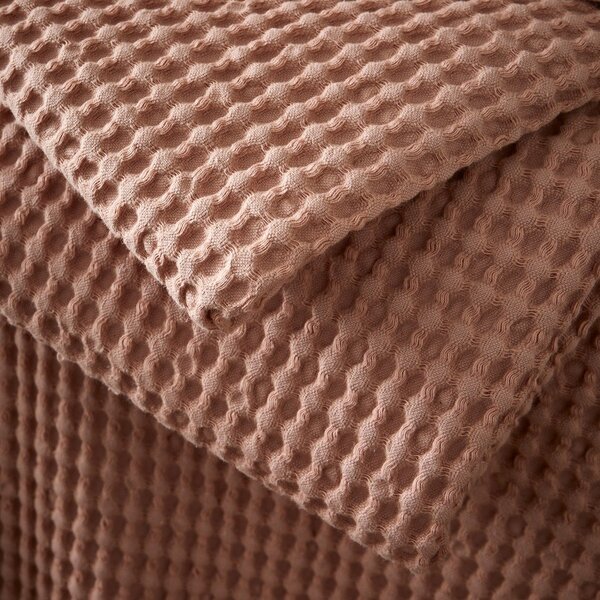 Сиво-розово памучно одеяло 150x200 cm Jaipur Chunky Waffle – Pineapple Elephant