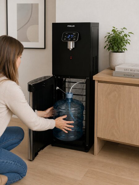 Диспенсър за вода Finlux FWD-2611TS, 520W, 12-95°C, Охлаждане 3 л/ч, Затопляне 5 л/ч, Компресорен, Черен/сребрист