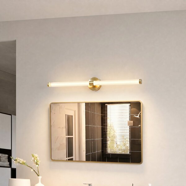 Lucande LED стенна лампа Melisa, златна, 90 cm, CCT, IP44, Злато / месинг, Баня, Стъкло, Модерен