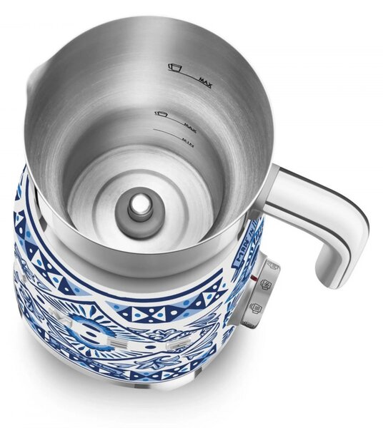Уред за разпенване на мляко Smeg Dolce & Gabbana MFF01DGBEU, 500 W, 600 мл, Автоматично изключване, Без BPA, Средиземноморско синьо