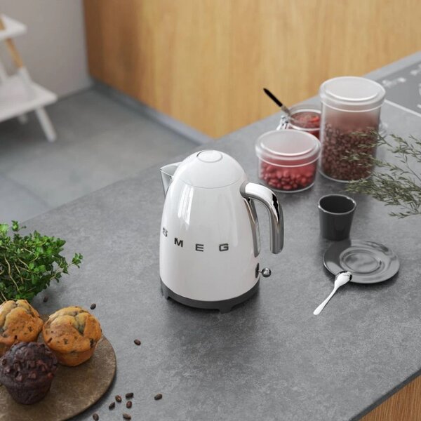 Електрическа кана SMEG KLF03WHEU, 2400W, 1.7 л, Неръждаема стомана, Миещ се филтър, Авто. изключване, Бял