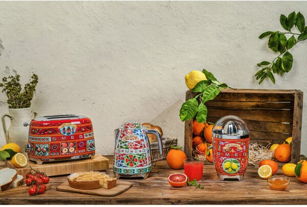 Електрическа кана SMEG Dolce & Gabbana KLF03DGEU, 2400 W, 1.7 л, 360° основа, Гланцово покритие, Многоцветен