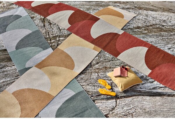 Пътека за открито и закрито в цвят жълта охра 70x180 cm Hill Ochre Pale Yellow – Pappelina