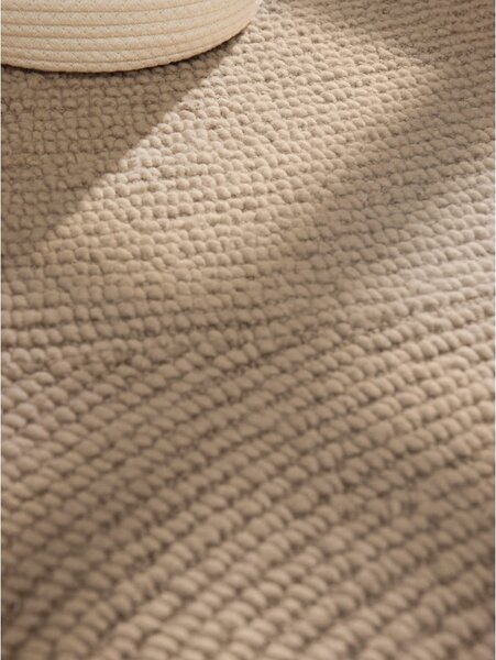 Бежов ръчно изработен вълнен килим 120x180 cm Calmio – Hanse Home