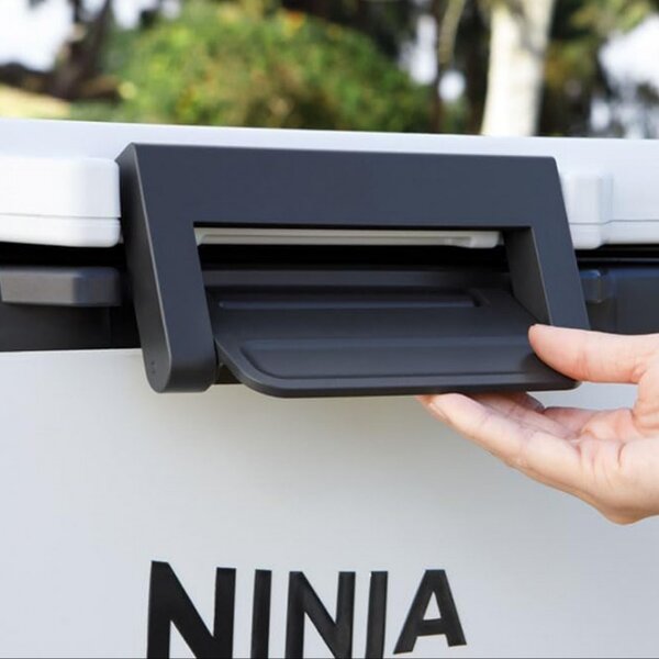 Хладилна кутия Ninja FrostVault FB131EUWH, 28 л, Пасивна, 48 кена, Поддържа лед до 5 дни, Сухо отделение, Бял