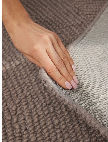 Кафяво-сив ръчно изработен вълнен килим 80x150 cm Calmio – Hanse Home
