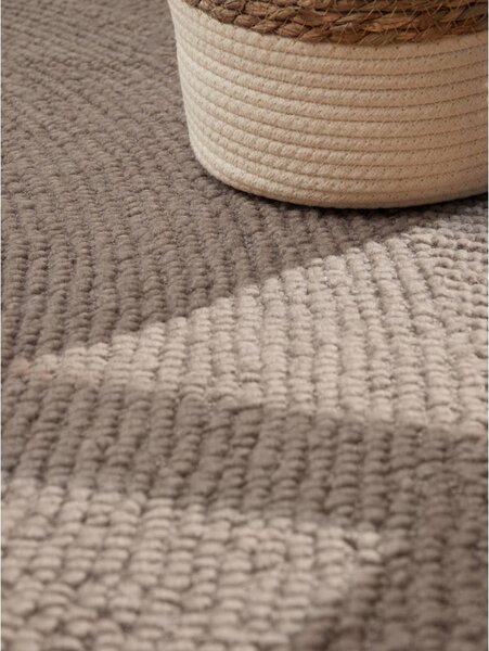 Кафяво-сив ръчно изработен вълнен килим 80x150 cm Calmio – Hanse Home