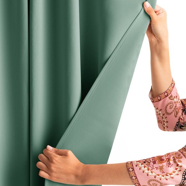 Светлозелено затъмняващо перде 140x245 cm Kierra – Restilo