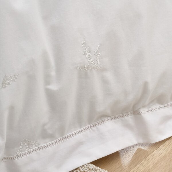 Бяло единично памучно спално бельо 135x200 cm Lottie Floral Embroidery – Bianca