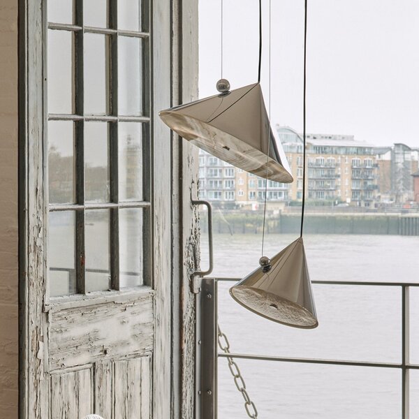 Tom Dixon LED висяща лампа Pose, сребриста, Ø 25 cm, стомана, димер, Затъмняване, Металик, Дневна/трапезария, Метал, Дизайн