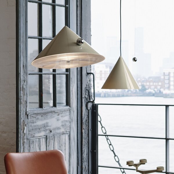 Tom Dixon LED висяща лампа Pose, сиво-бежова, Ø 25 cm стомана dim, Затъмняване, Сив, Дневна/трапезария, Метал, Дизайн