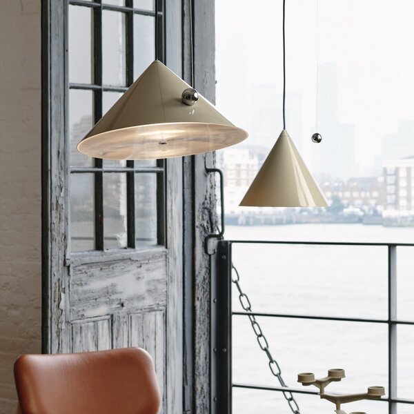 Tom Dixon LED висяща лампа Pose, сиво-бежова, Ø 43 cm стомана dim, Затъмняване, Сив, Дневна/трапезария, Метал, Дизайн
