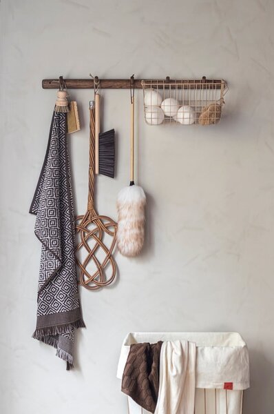 Кафява стенна закачалка от масивен дъб 72 cm Roots – Mette Ditmer Denmark