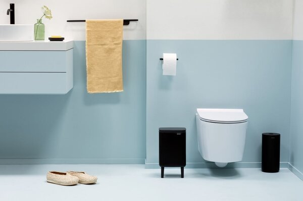 Матово черно стоманено кошче за боклук 4 l Bo Hi – Brabantia