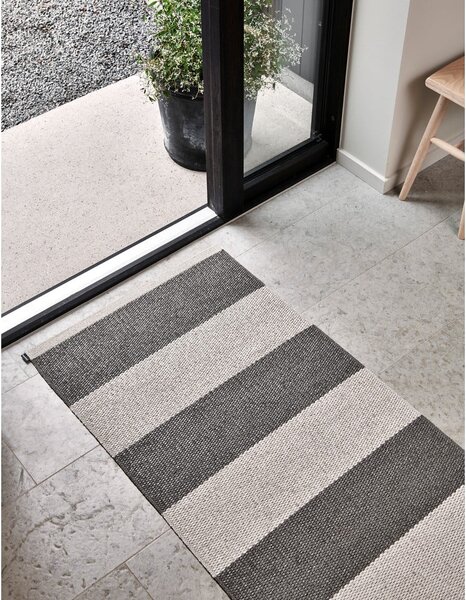 Антрацитна и кремава пътека за открито и закрито 70x150 cm Bob Charcoal Linen – Pappelina