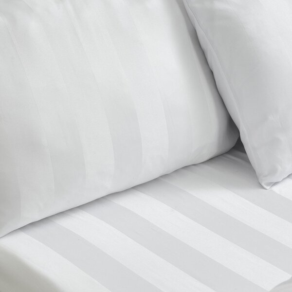Бял еластичен сатенен чаршаф 150x200 cm So Soft Satin Stripe – Catherine Lansfield