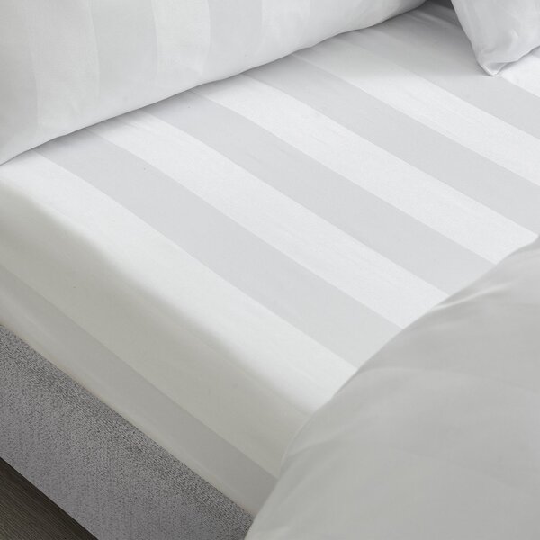Бял еластичен сатенен чаршаф 150x200 cm So Soft Satin Stripe – Catherine Lansfield