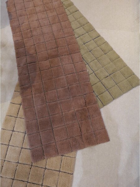 Ръчно изработен вълнен килим в кехлибарен цвят 230x300 cm Mosaic Amber – Lorena Canals
