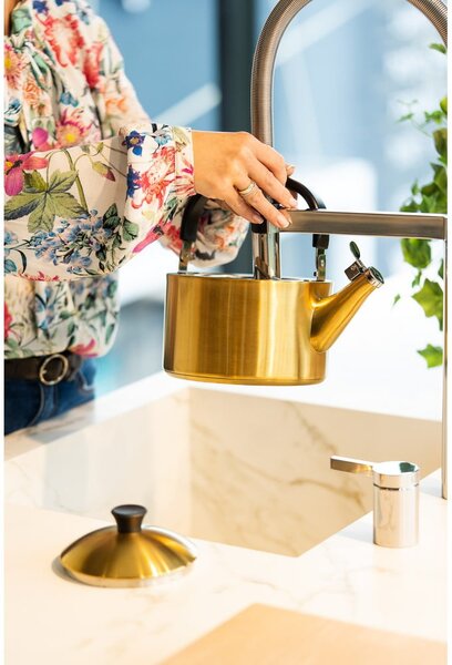 Чайник от неръждаема стомана в златист цвят1,5 l Diamante – Vialli Design