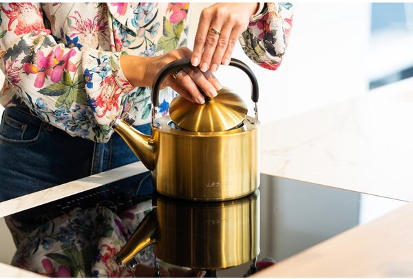 Чайник от неръждаема стомана в златист цвят1,5 l Diamante – Vialli Design