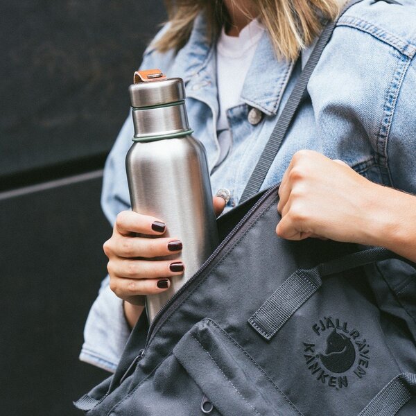 Термо бутилка от неръждаема стомана в сребрист цвят 750 ml – Black + Blum