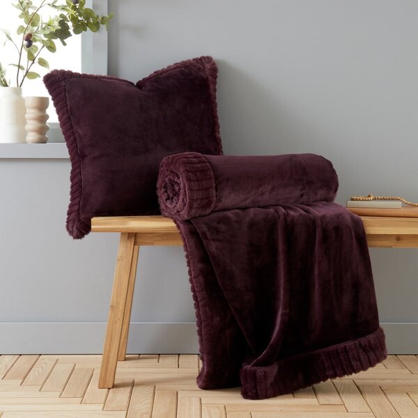 Тъмнолилаво одеяло от микроплюш 150x200 cm Velvet and Faux Fur – Catherine Lansfield