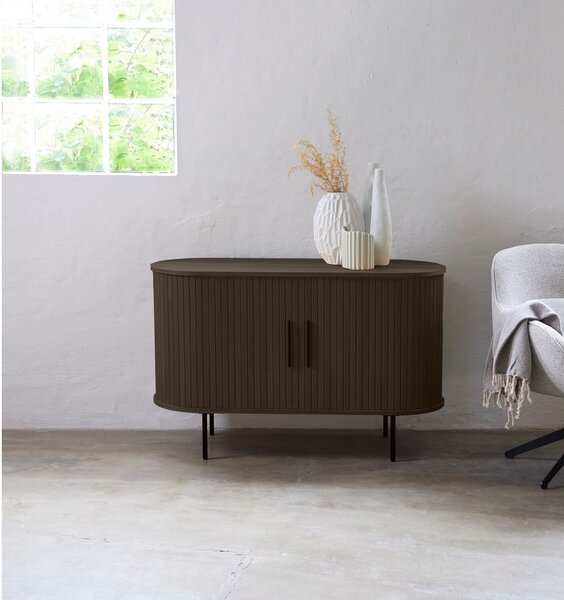 Кафяв скрин от дъбов декор с плъзгащи се врати 120x76x45 cm Nola – Unique Furniture