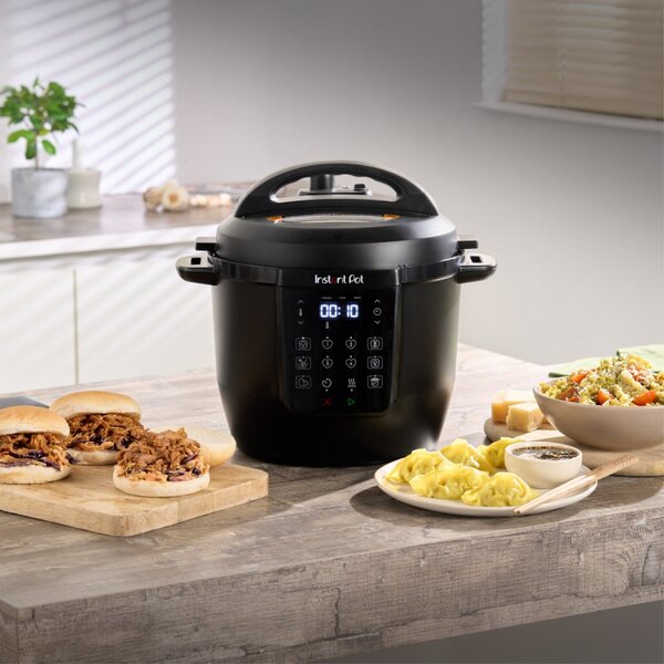 Мултикукър Instant Pot Classic 112200001, 1000W, 5.7 л, 7 програми, Favorite бутони, LCD дисплей, Неръждаема стомана, Черен