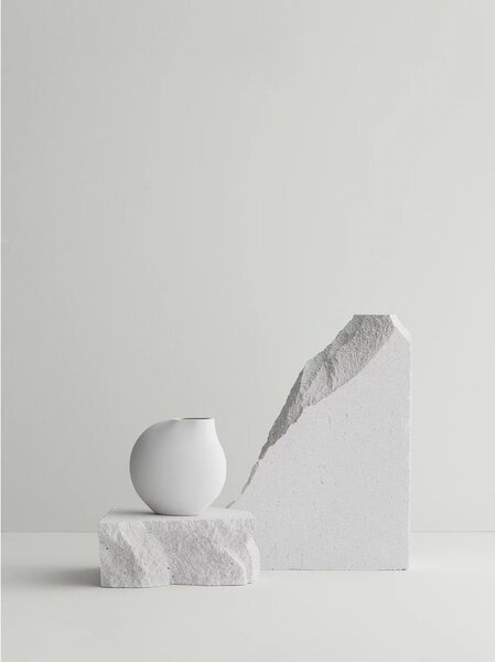 Светлосива порцеланова ваза (височина 14 cm) Nona – Blomus