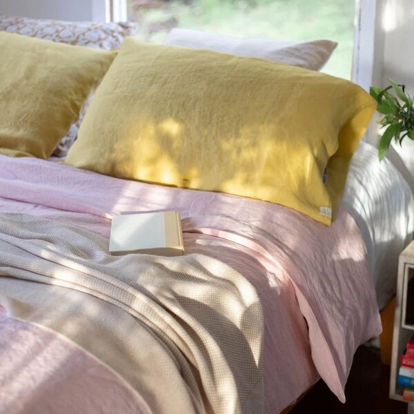 Ленена калъфка за възглавница 50x70 cm Lemon Curry – Linen Tales