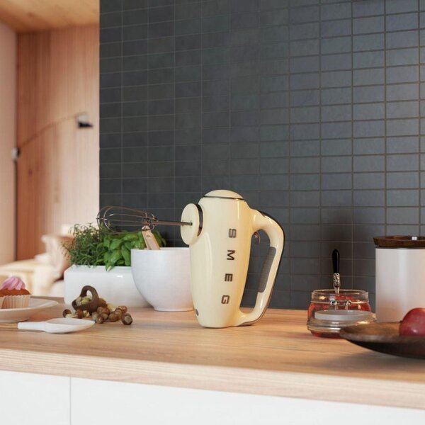 Ръчен миксер SMEG 50's Style HMF01CREU, 250W, 9 скорости, Турбо, Скрит LED дисплей, Таймер, Аксесоари, Кремав