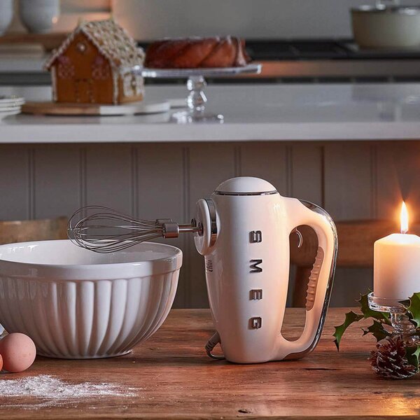 Ръчен миксер SMEG 50's Style HMF01CREU, 250W, 9 скорости, Турбо, Скрит LED дисплей, Таймер, Аксесоари, Кремав