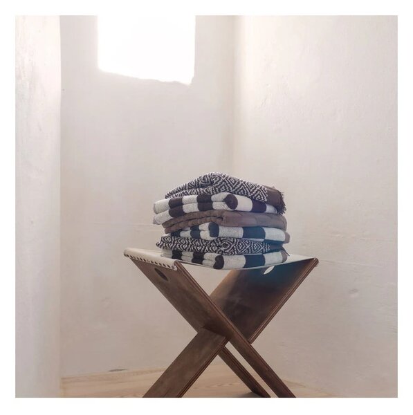 Кафява кърпа от органичен памук от тери 50x90 cm Retro – Mette Ditmer Denmark
