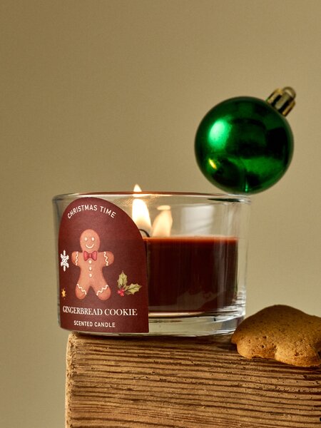Sinsay - Коледна ароматна свещ с принт на джинджифилово човече Gingerbread - бежово