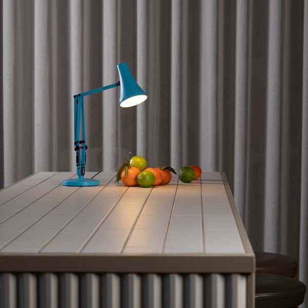 Anglepoise LED настолна лампа 90 MINI VIVID, тюркоазено синьо USB, Затъмняване, Син, кабинет / офис, Метал, Индустриален дизайн, Сенник за маса