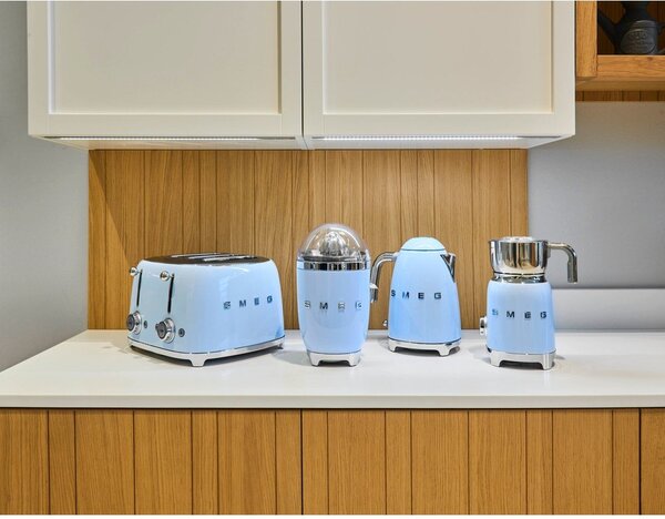 Светлосиня електрическа кана 1,7 l 50's Retro Style – SMEG