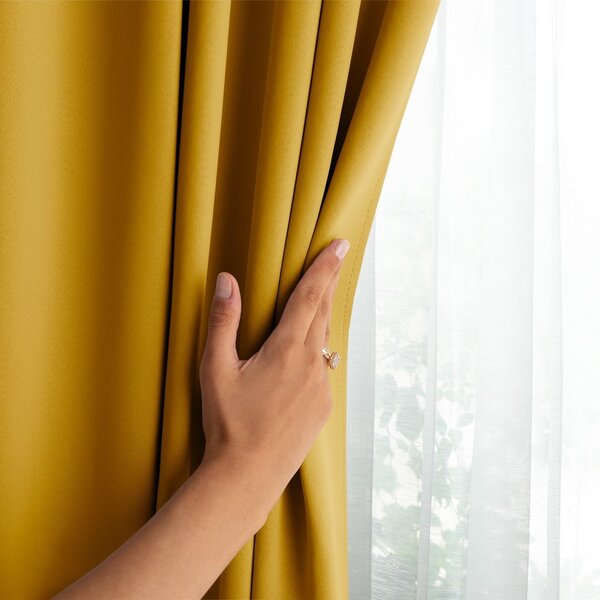Жълто затъмняващо перде 140x175 cm Kierra – Restilo