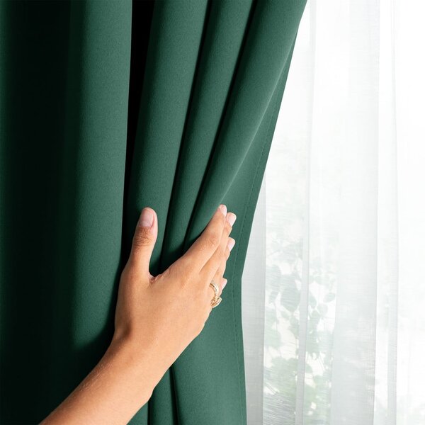 Тъмнозелено затъмняващо перде 140x175 cm Kierra – Restilo