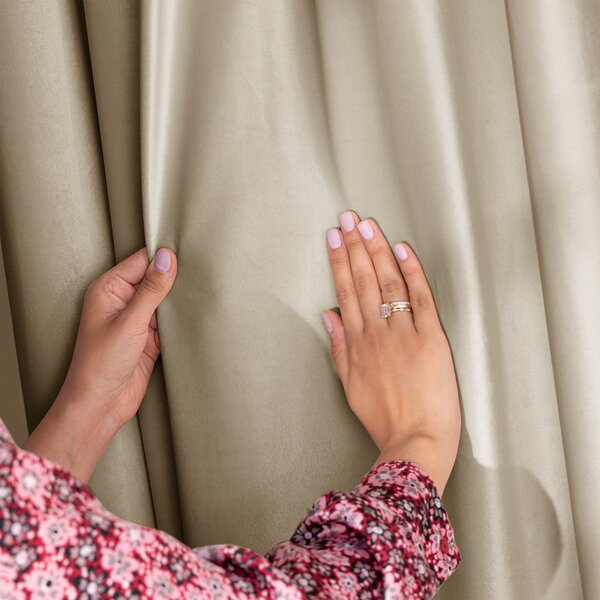 Кафяво/бежово затъмняващо перде 140x245 cm Eyelets – Restilo