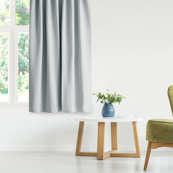 Светлосиво затъмняващо перде 140x175 cm Kierra – Restilo