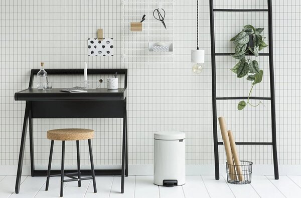 Кош за боклук с педал Brabantia NewIcon 649032, 12 л, Плавно затваряне, Противоплъзгаща основа, Метална вътрешна кофа, Бял
