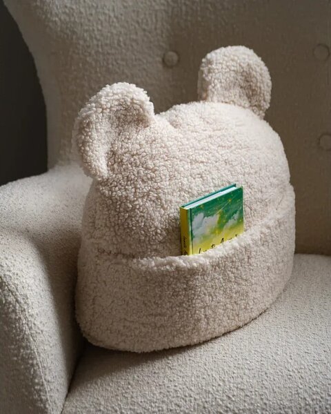 Кремава детска възглавница за диван от букле Teddy Pouch – Wigiwama