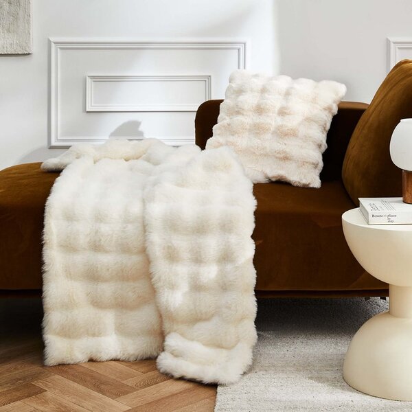 Кремаво одеяло от микроплюш 180x220 cm Mounty – douceur d'intérieur