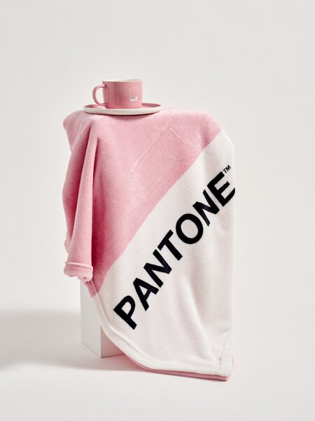 Sinsay - Одеяло Pantone - пастелнорозово
