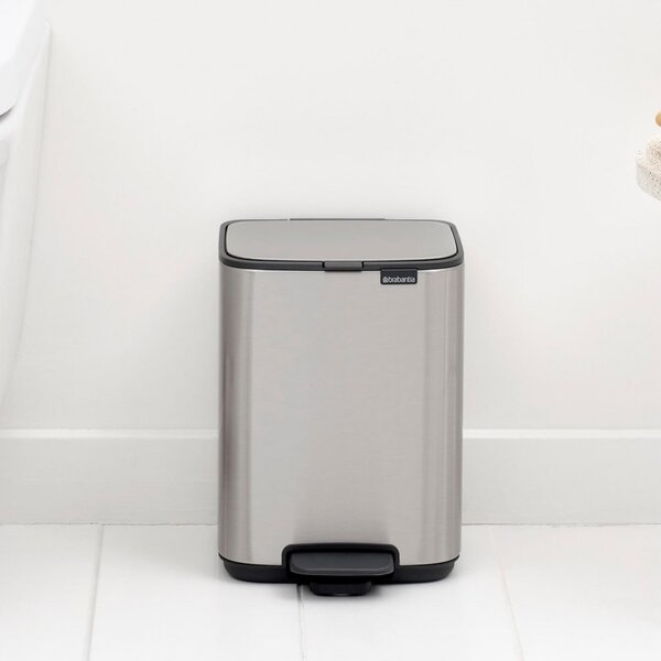 Кош за боклук Brabantia Bo Pedal 1010141, 4 л, Леко затваряне, Противоплъзгаща основа, Устойчив на пръстови отпечатъци, Инокс/Мат