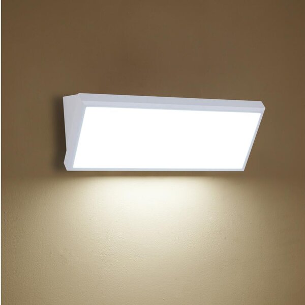 Brilagi - LED външна стенна лампа TRIANGLE LED/42W/230V бяла IP65