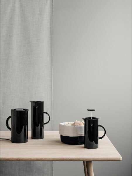 Черна пластмасова електрическа кана 1,5 l EM77 – Stelton