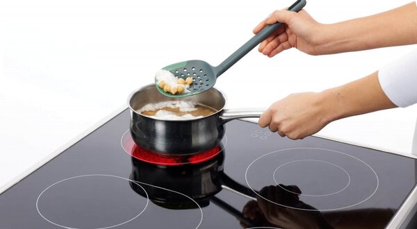 Лъжица решетъчна Lekue 1010183, 29x6.4x9.5 см, От +4 до +220C, Издръжлив на драскотини, Полиестерна смола, Зелен