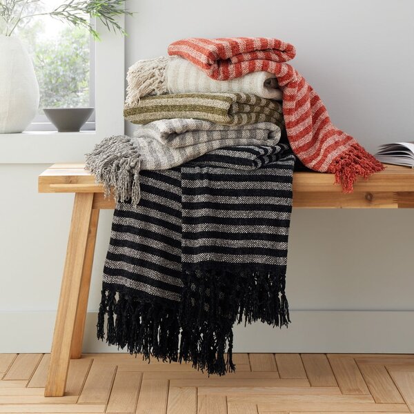 Бежово одеяло 130x170 cm Stripe Chenille – Catherine Lansfield